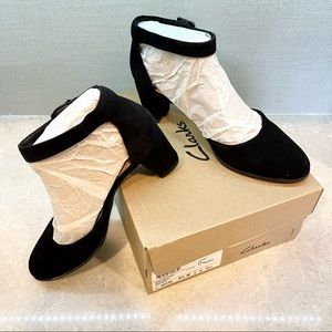 🔥 Clarks Kaylin Black Suede Pump 8.5